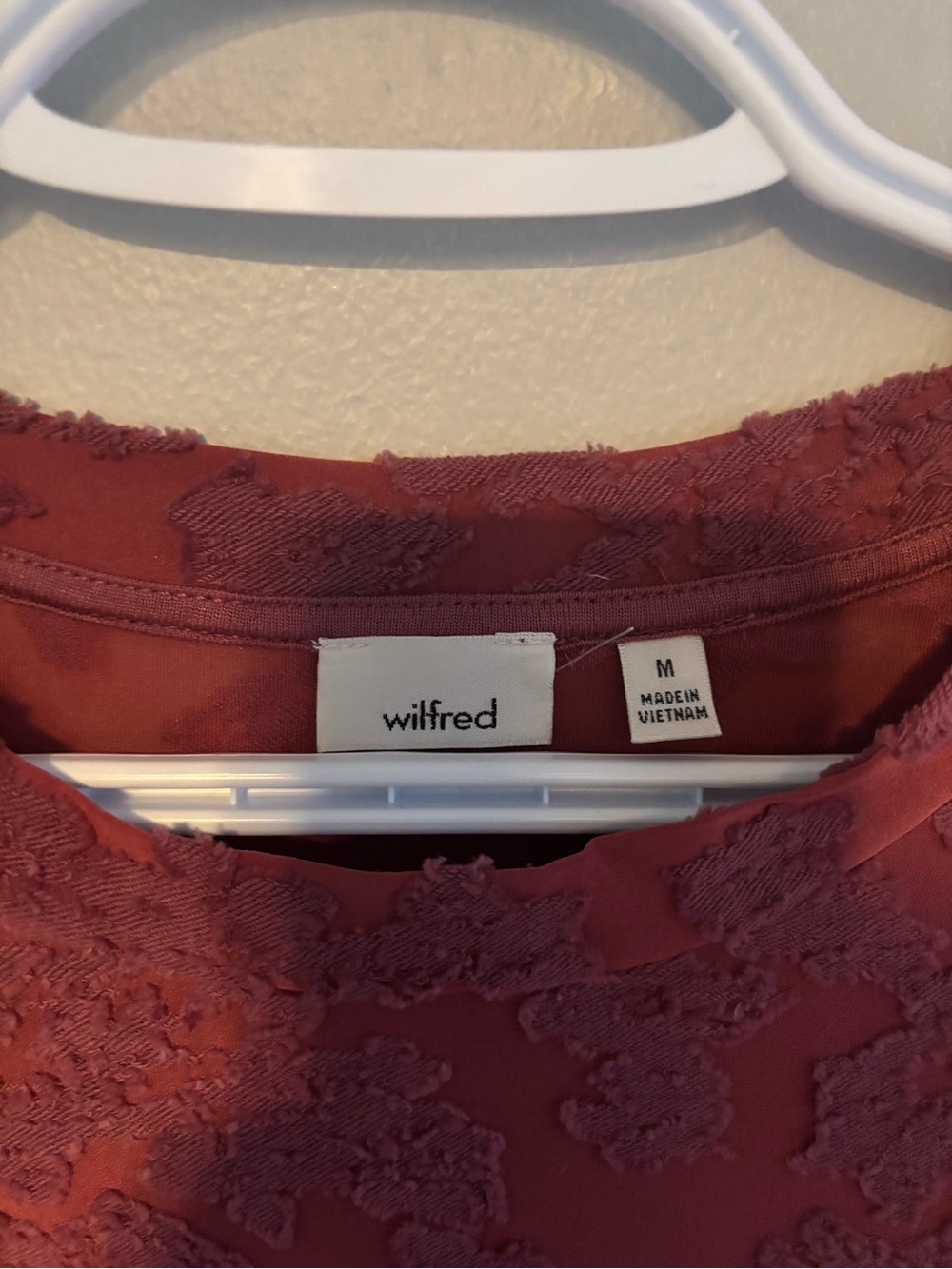 Aritzia Wilfred Tarascon Burgundy Appliqué Floral Semi Sheer Lace Blouse Medium - Picture 4 of 6